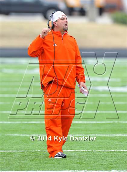 Thumbnail 1 in Mineola vs. Commerce (UIL 3A Division 1 Region 2 Area) photogallery.