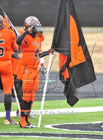 Thumbnail 2 in Mineola vs. Commerce (UIL 3A Division 1 Region 2 Area) photogallery.