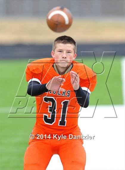 Thumbnail 2 in Mineola vs. Commerce (UIL 3A Division 1 Region 2 Area) photogallery.