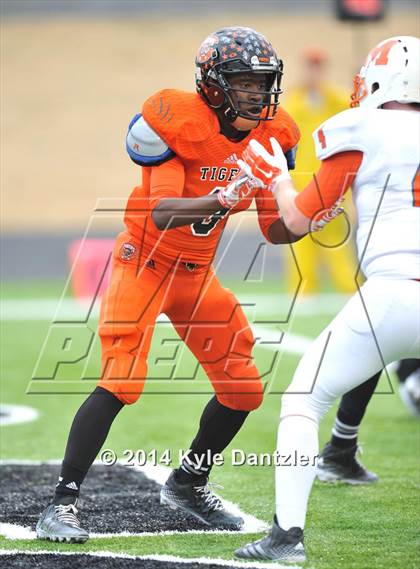 Thumbnail 3 in Mineola vs. Commerce (UIL 3A Division 1 Region 2 Area) photogallery.