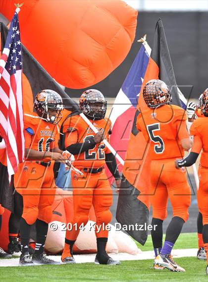 Thumbnail 3 in Mineola vs. Commerce (UIL 3A Division 1 Region 2 Area) photogallery.