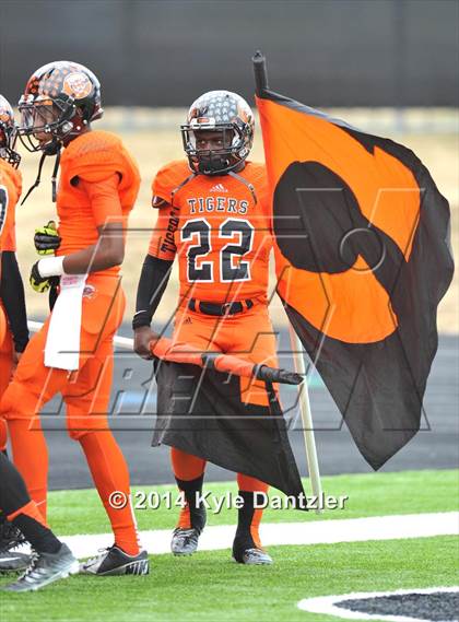 Thumbnail 3 in Mineola vs. Commerce (UIL 3A Division 1 Region 2 Area) photogallery.