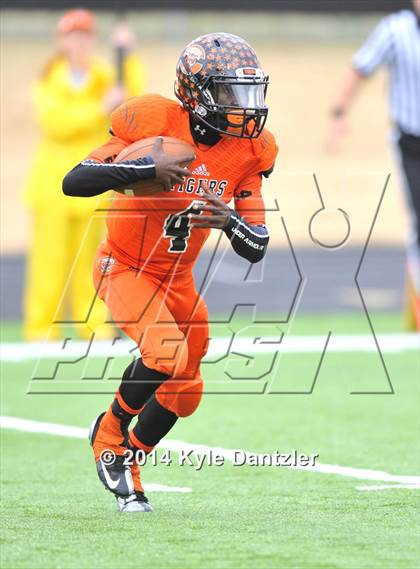 Thumbnail 2 in Mineola vs. Commerce (UIL 3A Division 1 Region 2 Area) photogallery.