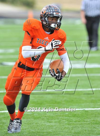 Thumbnail 2 in Mineola vs. Commerce (UIL 3A Division 1 Region 2 Area) photogallery.