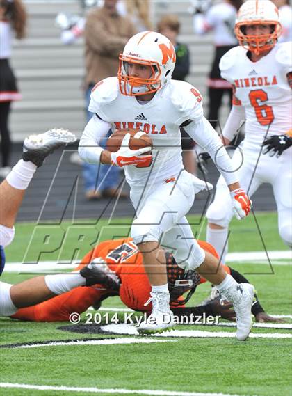 Thumbnail 1 in Mineola vs. Commerce (UIL 3A Division 1 Region 2 Area) photogallery.