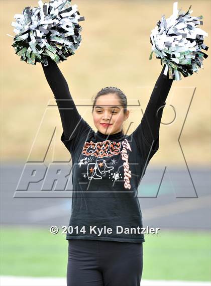 Thumbnail 2 in Mineola vs. Commerce (UIL 3A Division 1 Region 2 Area) photogallery.