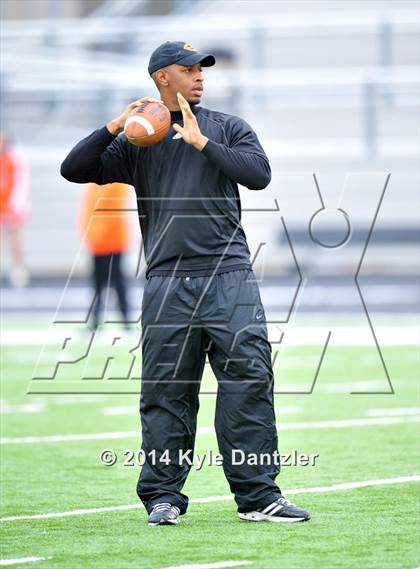 Thumbnail 2 in Mineola vs. Commerce (UIL 3A Division 1 Region 2 Area) photogallery.