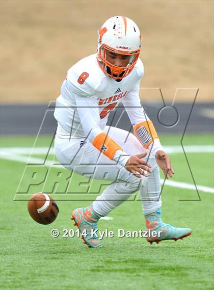 Thumbnail 1 in Mineola vs. Commerce (UIL 3A Division 1 Region 2 Area) photogallery.
