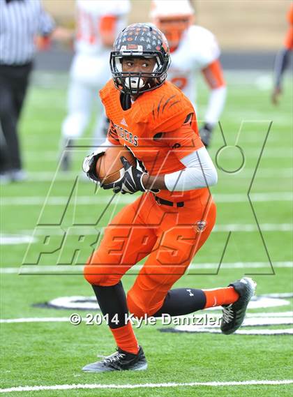 Thumbnail 2 in Mineola vs. Commerce (UIL 3A Division 1 Region 2 Area) photogallery.