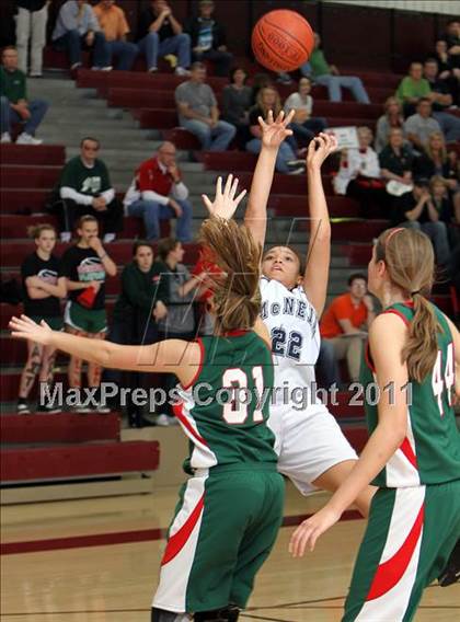 Thumbnail 3 in McNeil vs The Woodlands (5A Region 2 Area Playoff) photogallery.