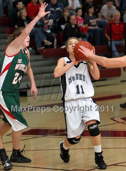 Thumbnail 3 in McNeil vs The Woodlands (5A Region 2 Area Playoff) photogallery.