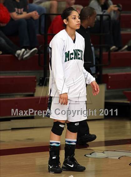 Thumbnail 3 in McNeil vs The Woodlands (5A Region 2 Area Playoff) photogallery.