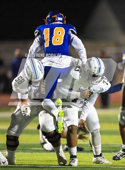 Thumbnail 2 in Mayfair vs Muir (CIF SS D7 Semi Final) photogallery.
