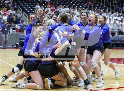 Thumbnail 1 in Lindsay vs. Windthorst (UIL 2A Final) photogallery.
