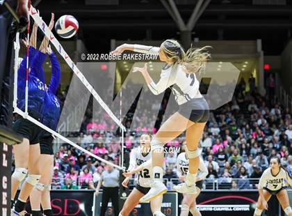 Thumbnail 3 in Lindsay vs. Windthorst (UIL 2A Final) photogallery.