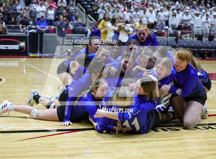 Thumbnail 1 in Lindsay vs. Windthorst (UIL 2A Final) photogallery.