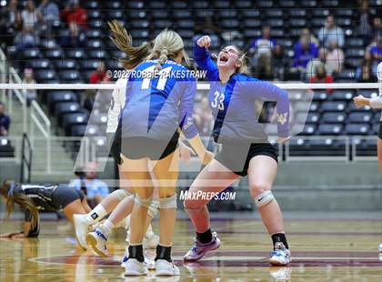 Thumbnail 3 in Lindsay vs. Windthorst (UIL 2A Final) photogallery.