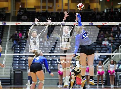 Thumbnail 1 in Lindsay vs. Windthorst (UIL 2A Final) photogallery.