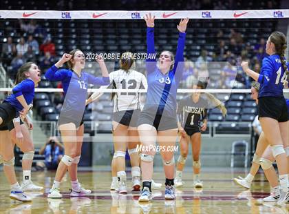Thumbnail 3 in Lindsay vs. Windthorst (UIL 2A Final) photogallery.