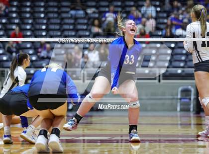 Thumbnail 2 in Lindsay vs. Windthorst (UIL 2A Final) photogallery.