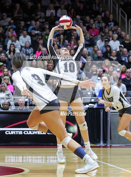 Thumbnail 2 in Lindsay vs. Windthorst (UIL 2A Final) photogallery.