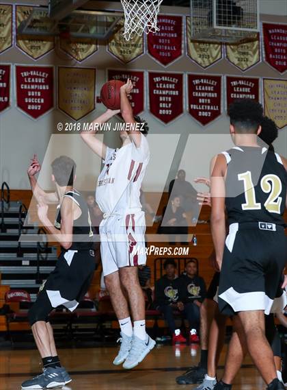 Thumbnail 2 in Oaks Christian vs Calabasas photogallery.
