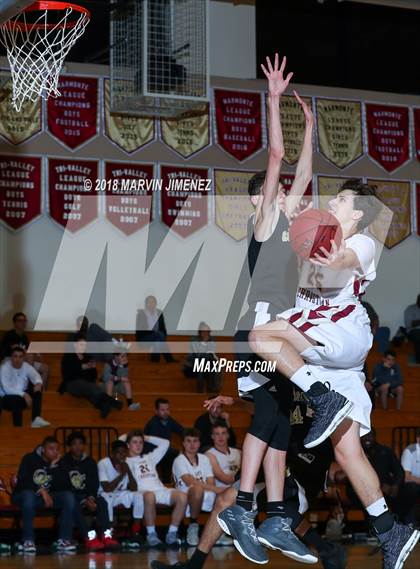 Thumbnail 3 in Oaks Christian vs Calabasas photogallery.