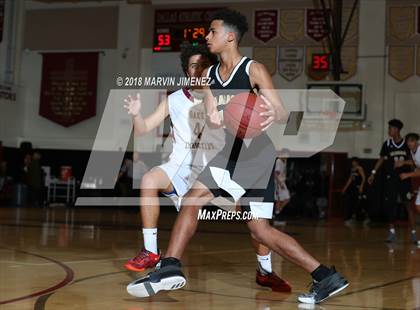 Thumbnail 2 in Oaks Christian vs Calabasas photogallery.