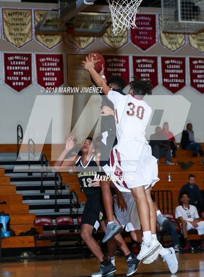 Thumbnail 1 in Oaks Christian vs Calabasas photogallery.