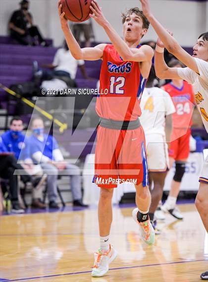 Thumbnail 3 in Mountain View vs Mesa (AIA 6A Round 1 Playoff) photogallery.