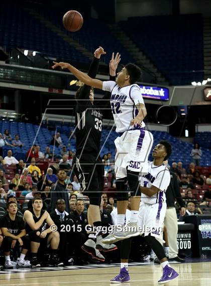 Thumbnail 3 in Sacramento vs Archbishop Mitty (CIF NorCal Regional D2 Final) photogallery.