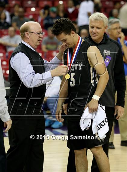Thumbnail 2 in Sacramento vs Archbishop Mitty (CIF NorCal Regional D2 Final) photogallery.