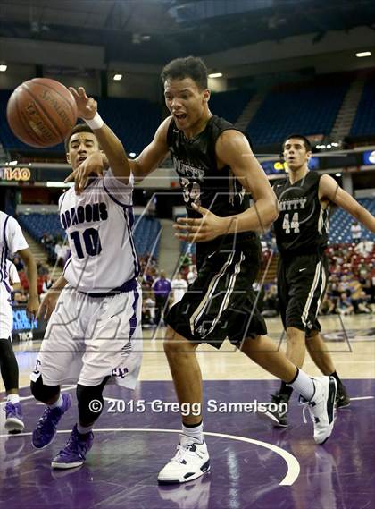 Thumbnail 2 in Sacramento vs Archbishop Mitty (CIF NorCal Regional D2 Final) photogallery.