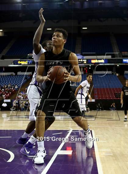 Thumbnail 3 in Sacramento vs Archbishop Mitty (CIF NorCal Regional D2 Final) photogallery.