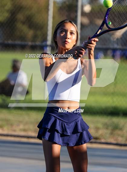 Thumbnail 3 in Central Catholic @ Sierra photogallery.