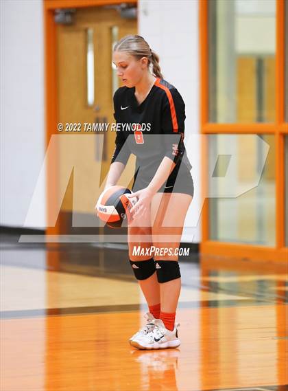 Thumbnail 2 in Perrin-Whitt @ Petrolia photogallery.