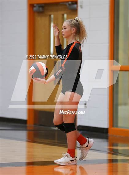 Thumbnail 2 in Perrin-Whitt @ Petrolia photogallery.