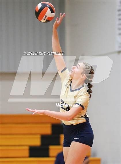 Thumbnail 3 in Perrin-Whitt @ Petrolia photogallery.