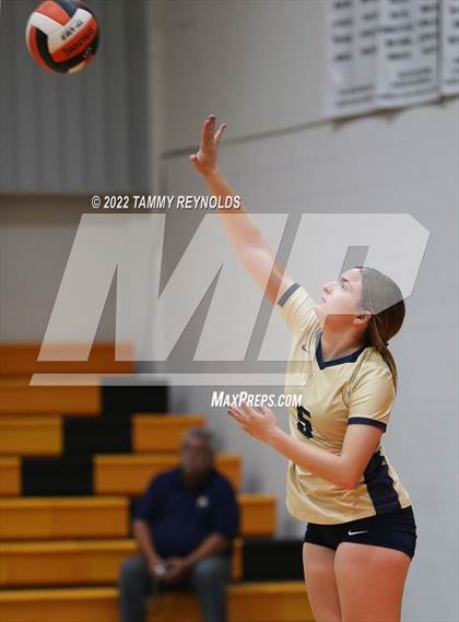 Thumbnail 3 in Perrin-Whitt @ Petrolia photogallery.
