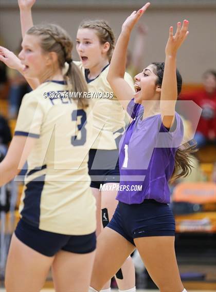 Thumbnail 2 in Perrin-Whitt @ Petrolia photogallery.