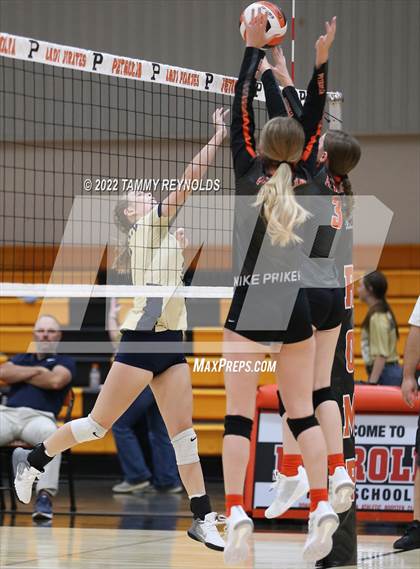 Thumbnail 3 in Perrin-Whitt @ Petrolia photogallery.