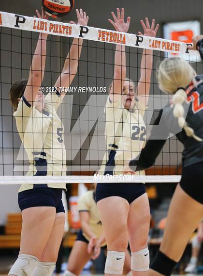 Thumbnail 3 in Perrin-Whitt @ Petrolia photogallery.