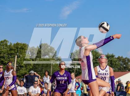 Thumbnail 2 in Pickerington Central vs Mt. Vernon (Showdown at Sundown Preview) photogallery.