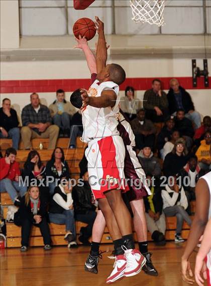 Thumbnail 1 in East Lyme @ Stratford (Merit Insurance Classic) photogallery.