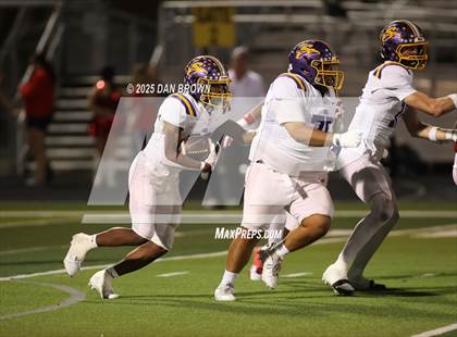 Thumbnail 2 in Carthage vs. Sanger (UIL 4A D2 Football Area) photogallery.