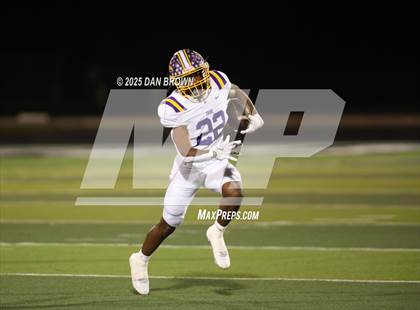 Thumbnail 2 in Carthage vs. Sanger (UIL 4A D2 Football Area) photogallery.