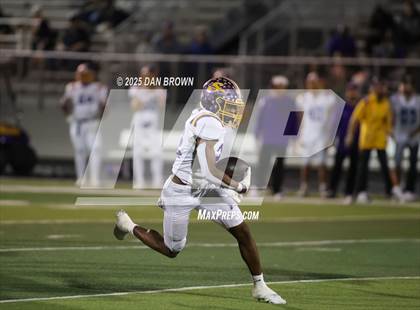 Thumbnail 1 in Carthage vs. Sanger (UIL 4A D2 Football Area) photogallery.