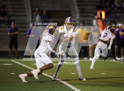 Thumbnail 2 in Carthage vs. Sanger (UIL 4A D2 Football Area) photogallery.