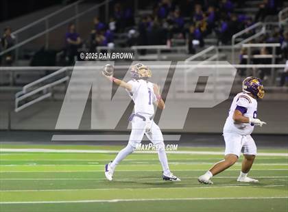 Thumbnail 1 in Carthage vs. Sanger (UIL 4A D2 Football Area) photogallery.