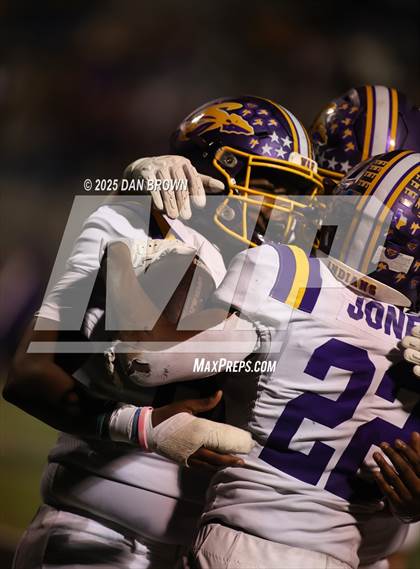 Thumbnail 1 in Carthage vs. Sanger (UIL 4A D2 Football Area) photogallery.